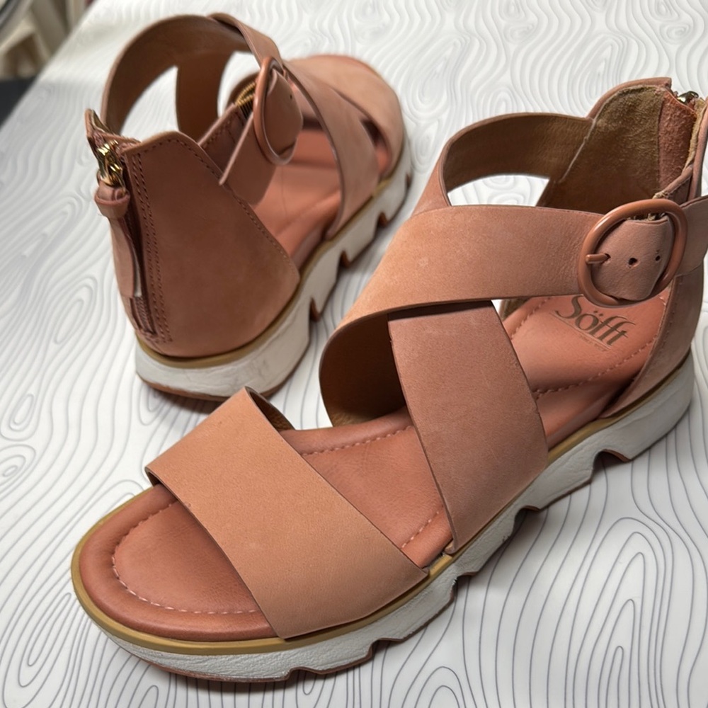 Sofft Pale Coral Sandals with Chunky Platform Sole, Sz 8.5